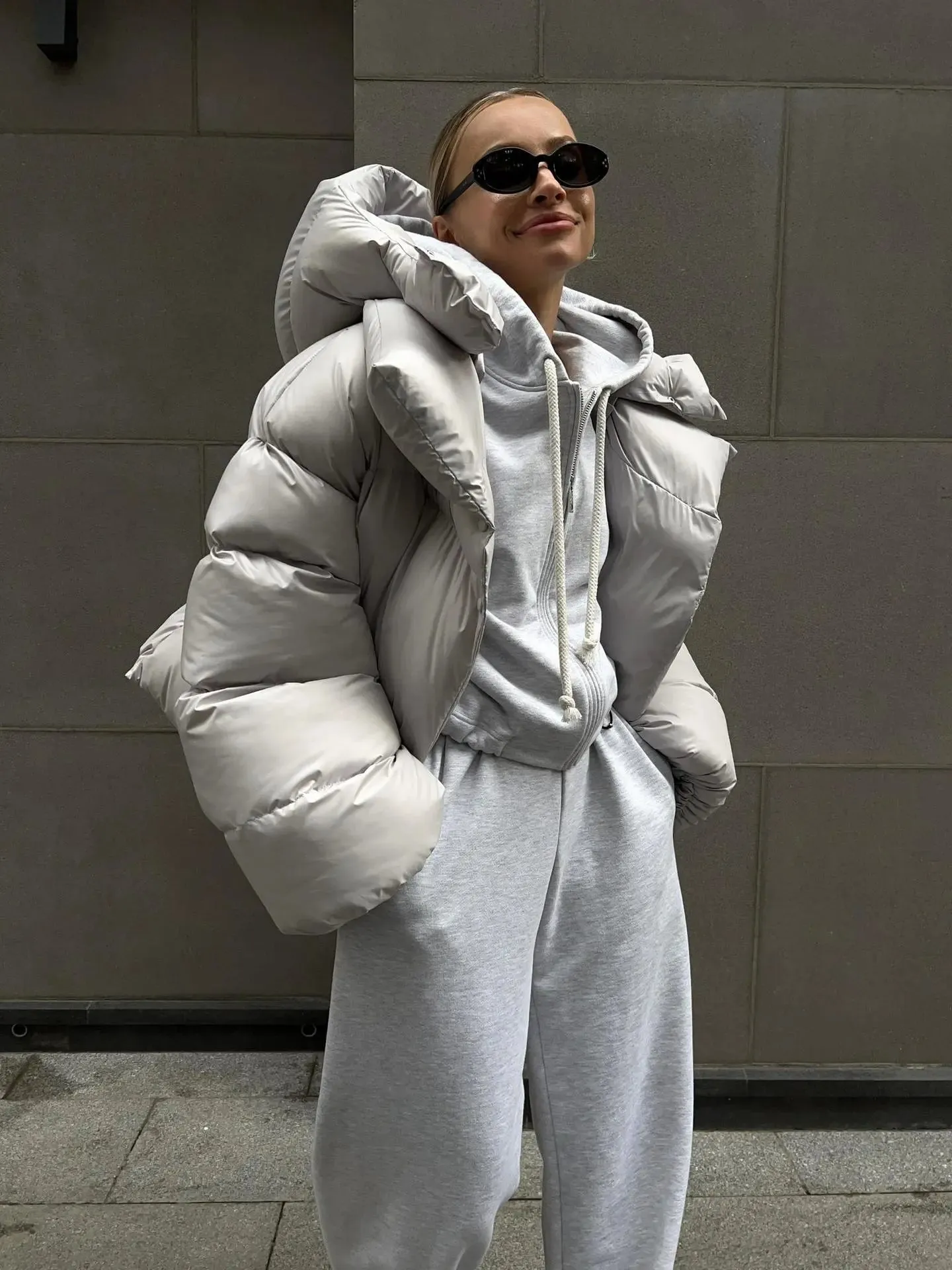 Hooded Inflated Puffer Jacket for Outdoor Winter Events