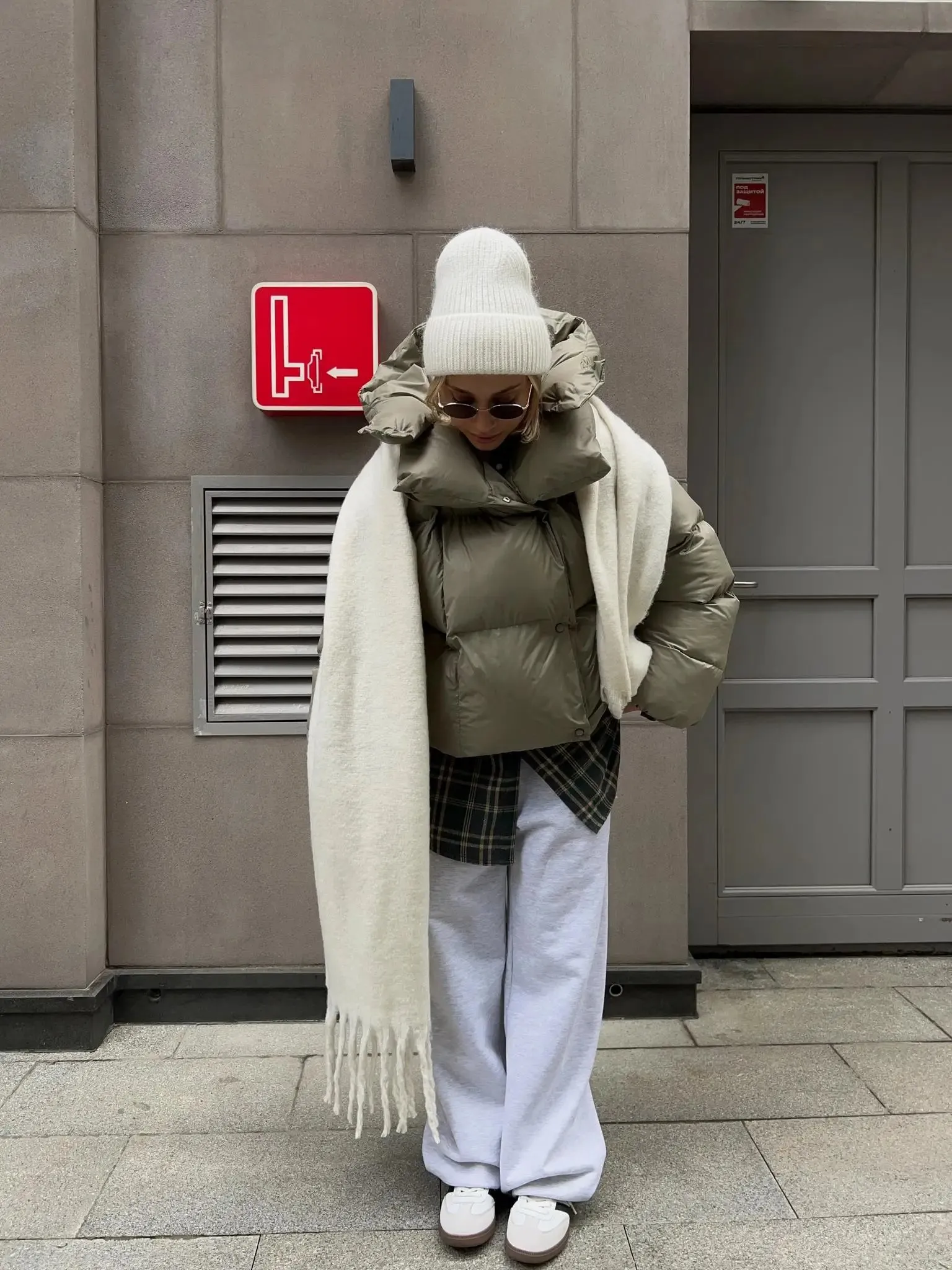 Hooded Inflated Puffer Jacket for Outdoor Winter Events