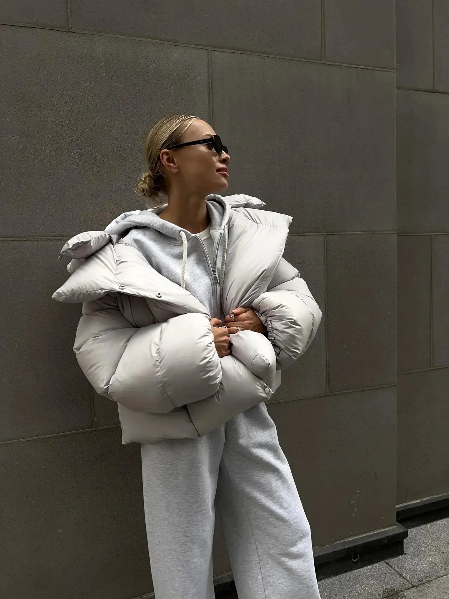 Hooded Inflated Puffer Jacket for Outdoor Winter Events