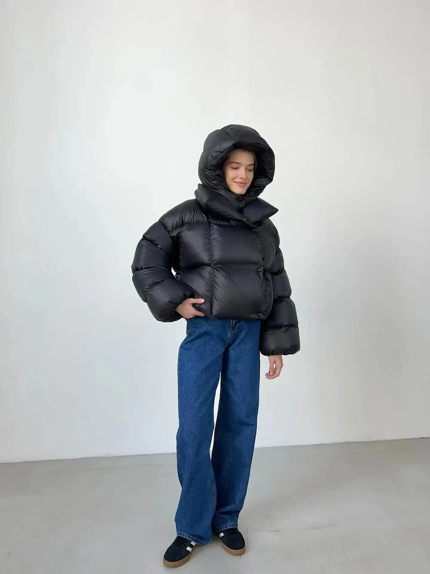 Hooded Inflated Puffer Jacket for Outdoor Winter Events