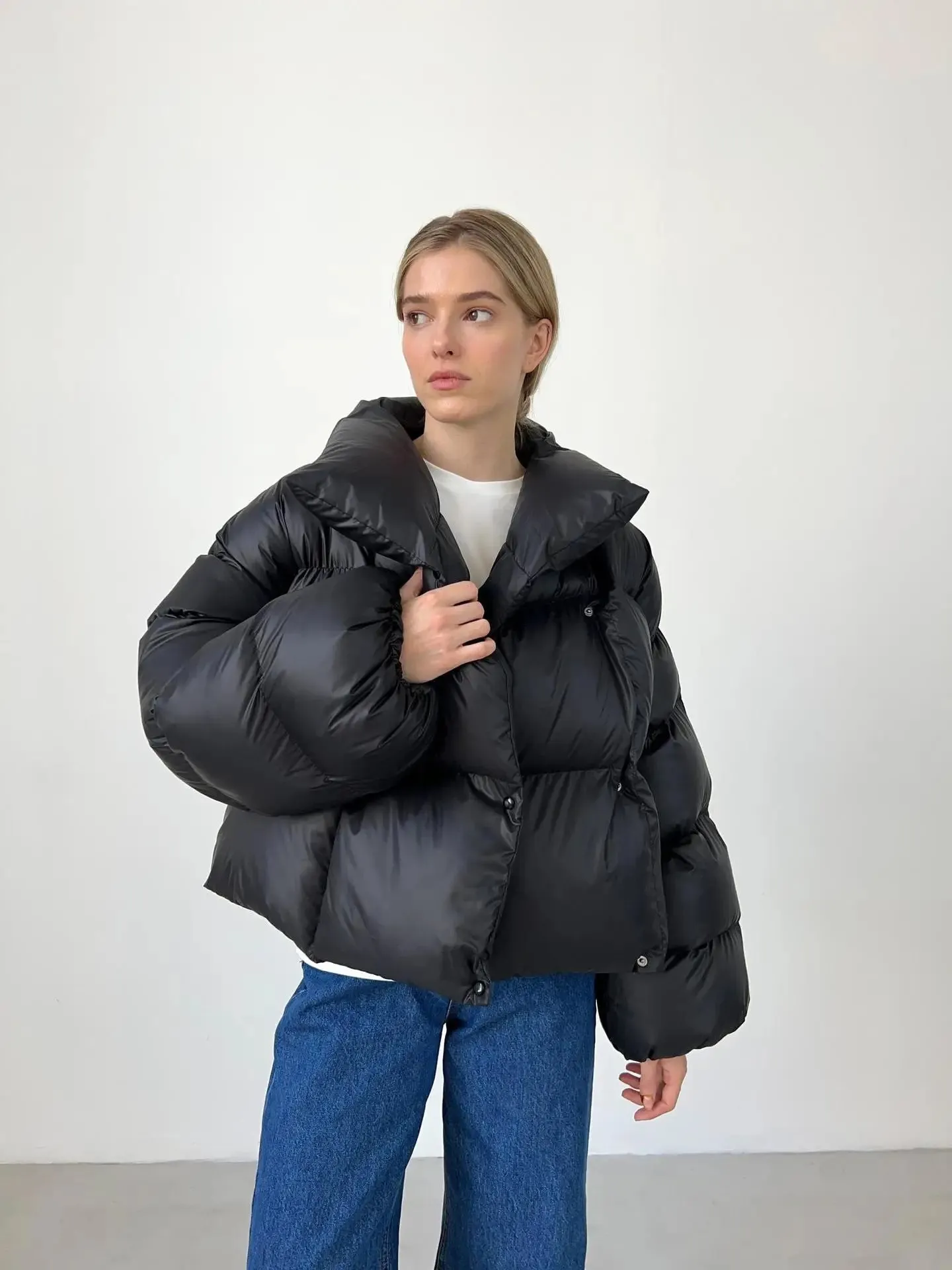 Hooded Inflated Puffer Jacket for Outdoor Winter Events