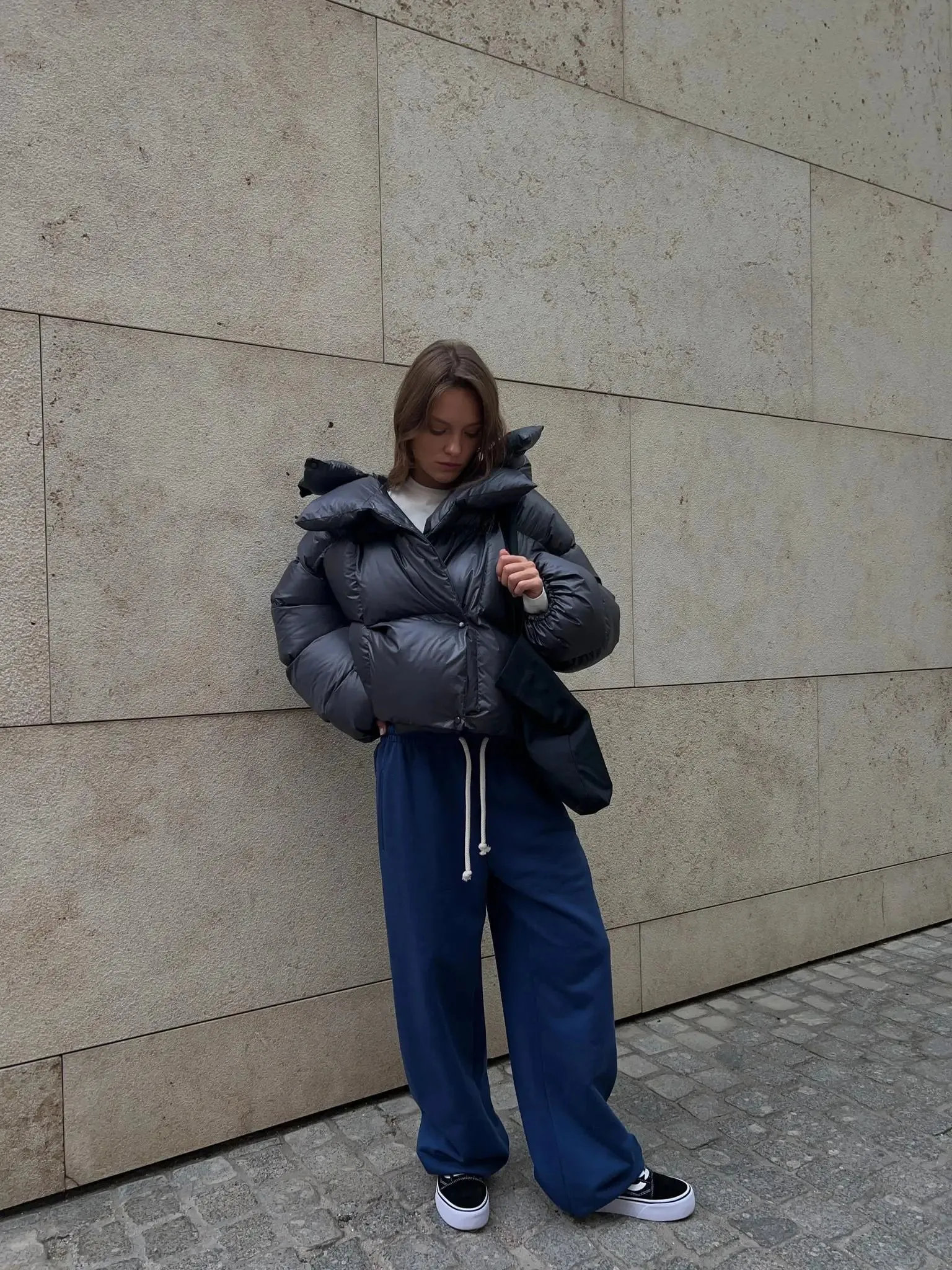 Hooded Inflated Puffer Jacket for Outdoor Winter Events