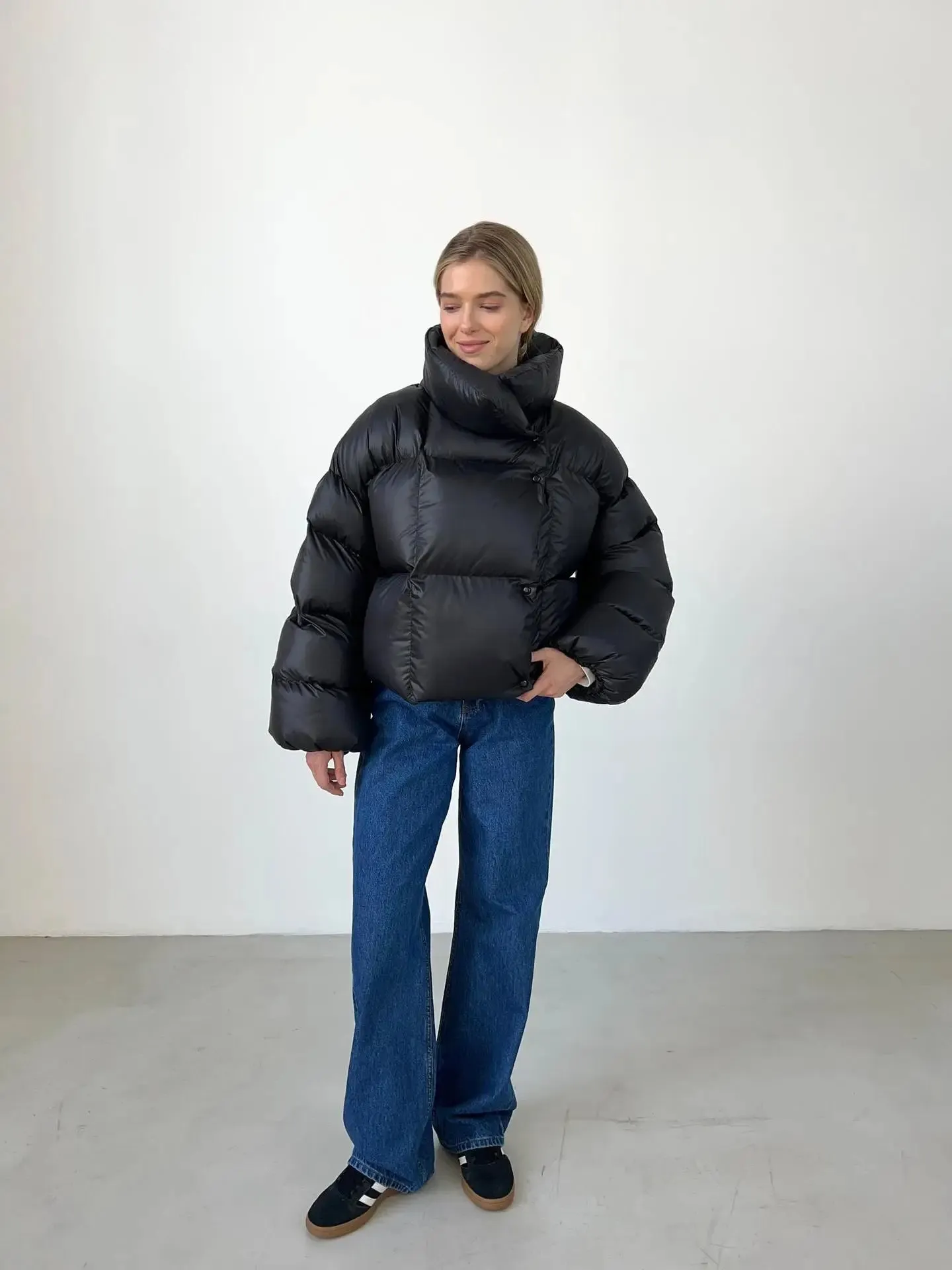Hooded Inflated Puffer Jacket for Outdoor Winter Events
