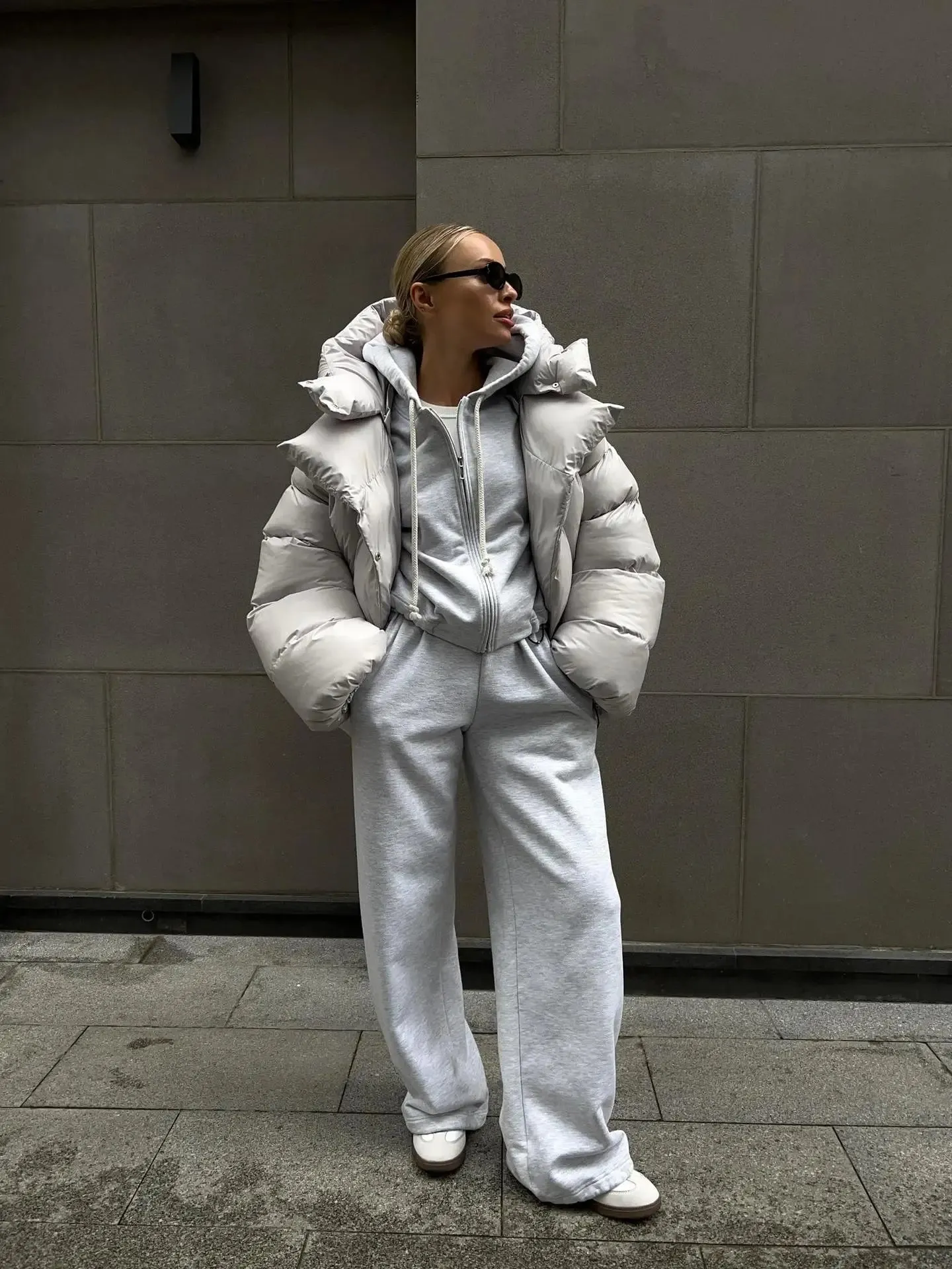 Hooded Inflated Puffer Jacket for Outdoor Winter Events