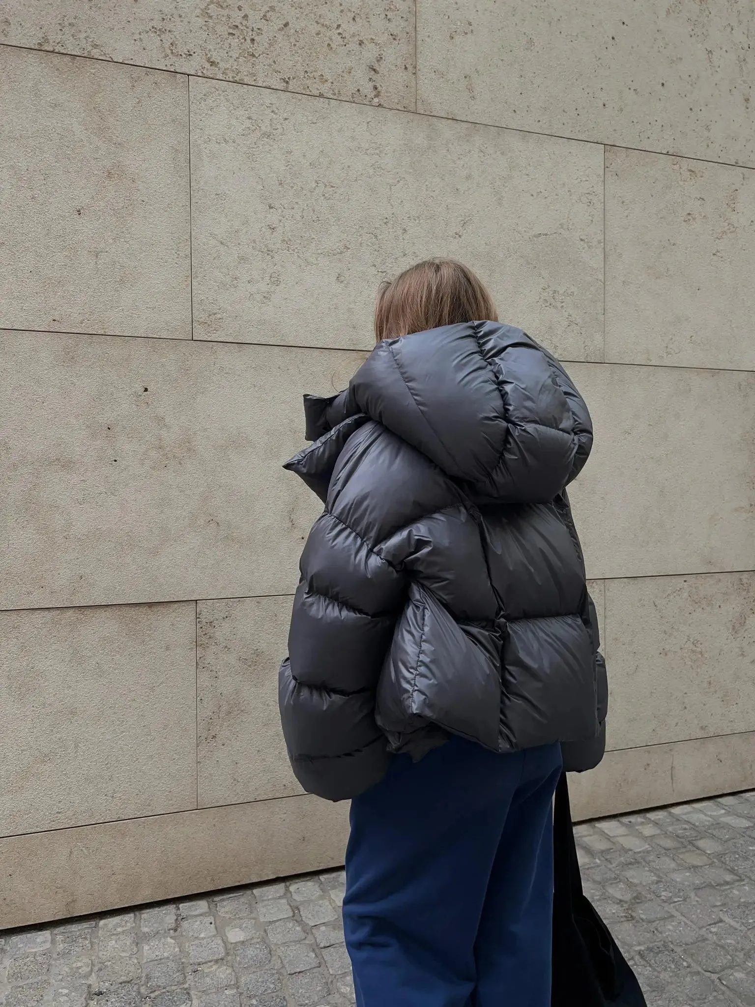 Hooded Inflated Puffer Jacket for Outdoor Winter Events