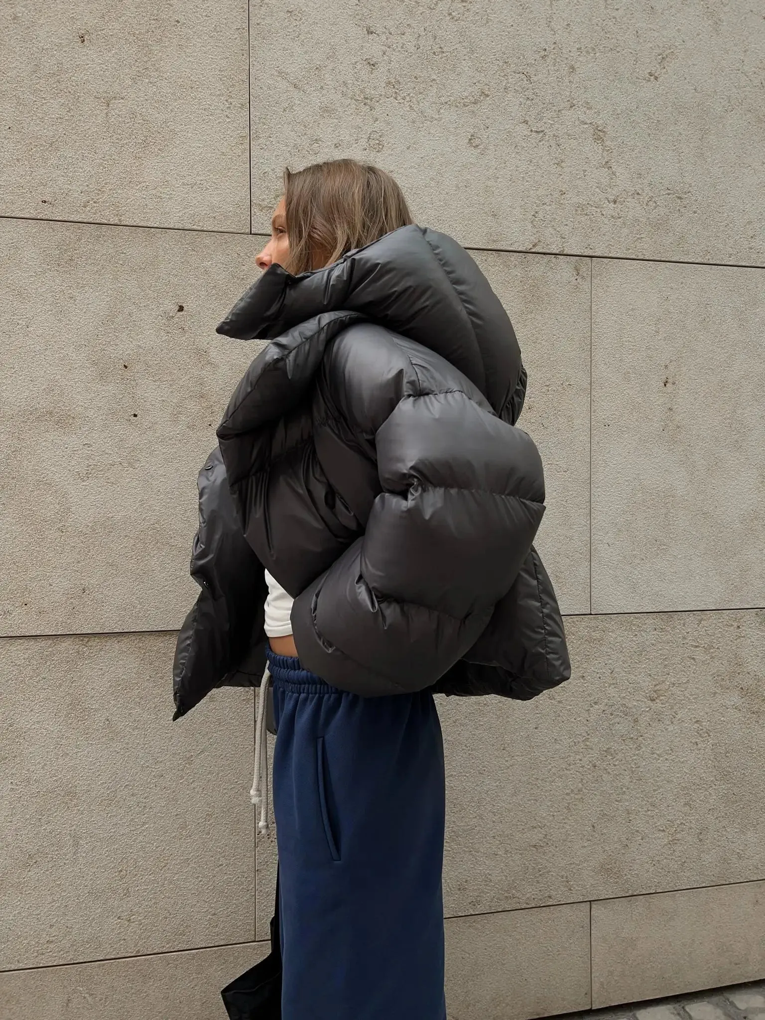 Hooded Inflated Puffer Jacket for Outdoor Winter Events
