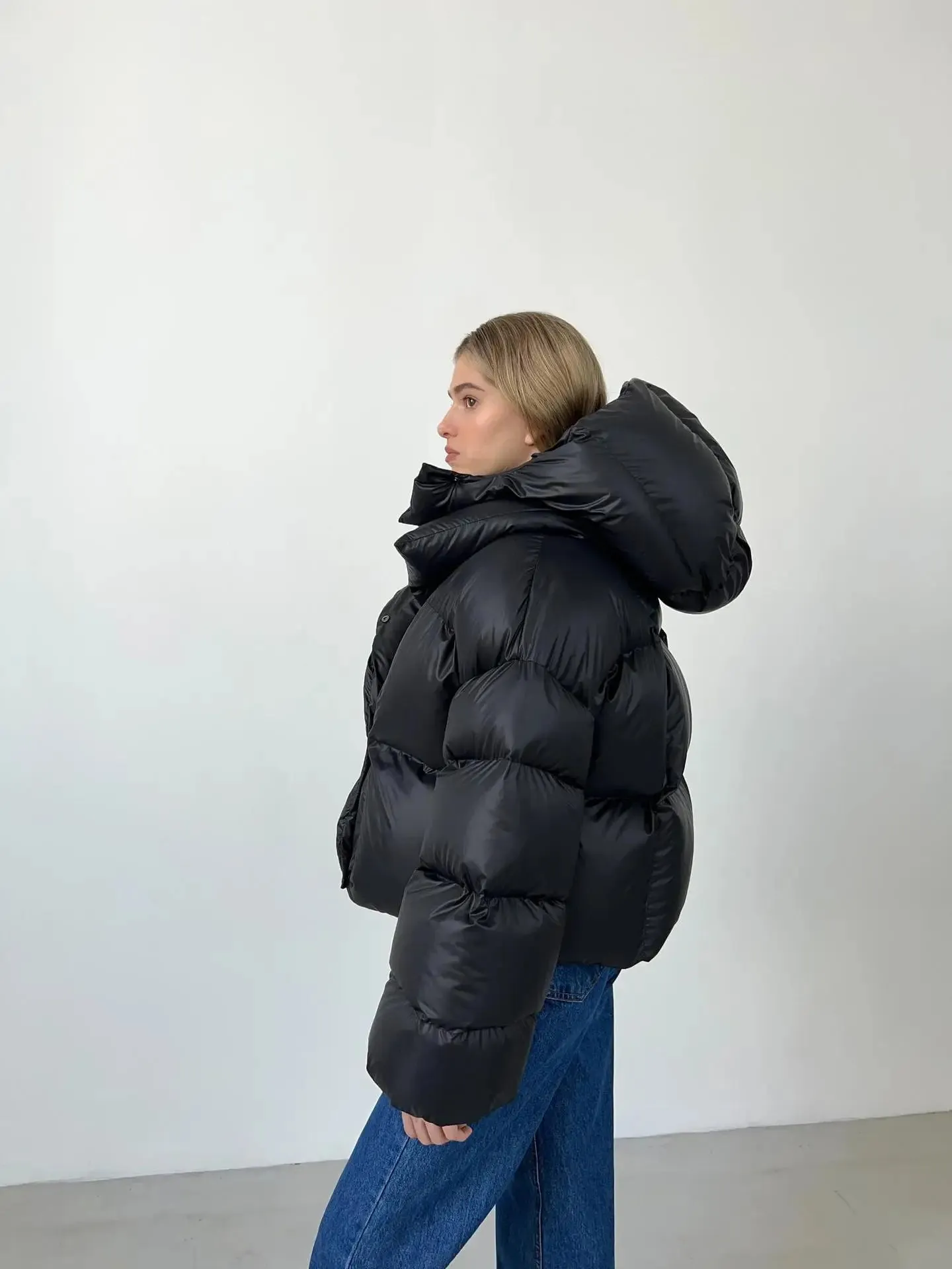 Hooded Inflated Puffer Jacket for Outdoor Winter Events
