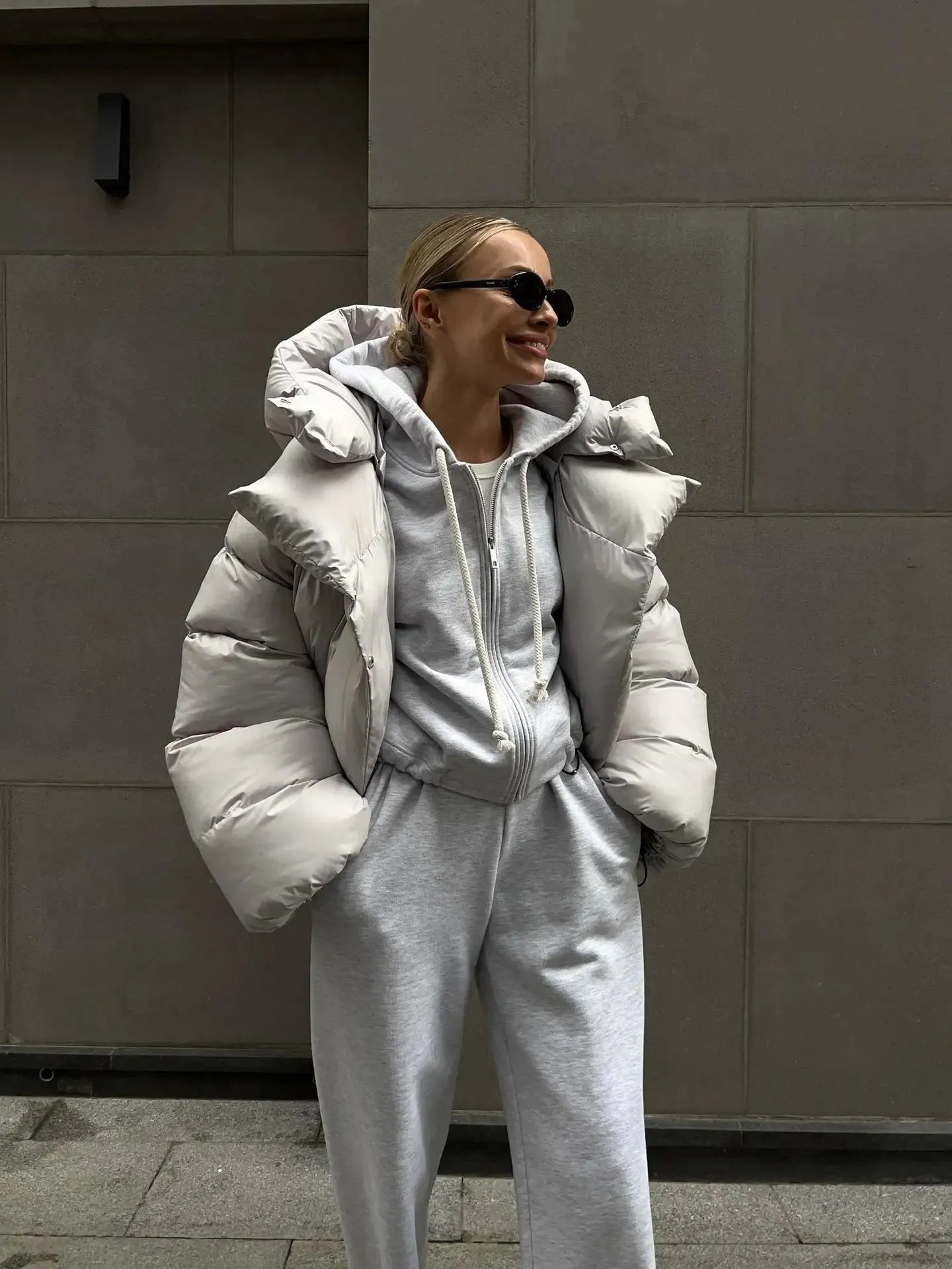 Hooded Inflated Puffer Jacket for Outdoor Winter Events