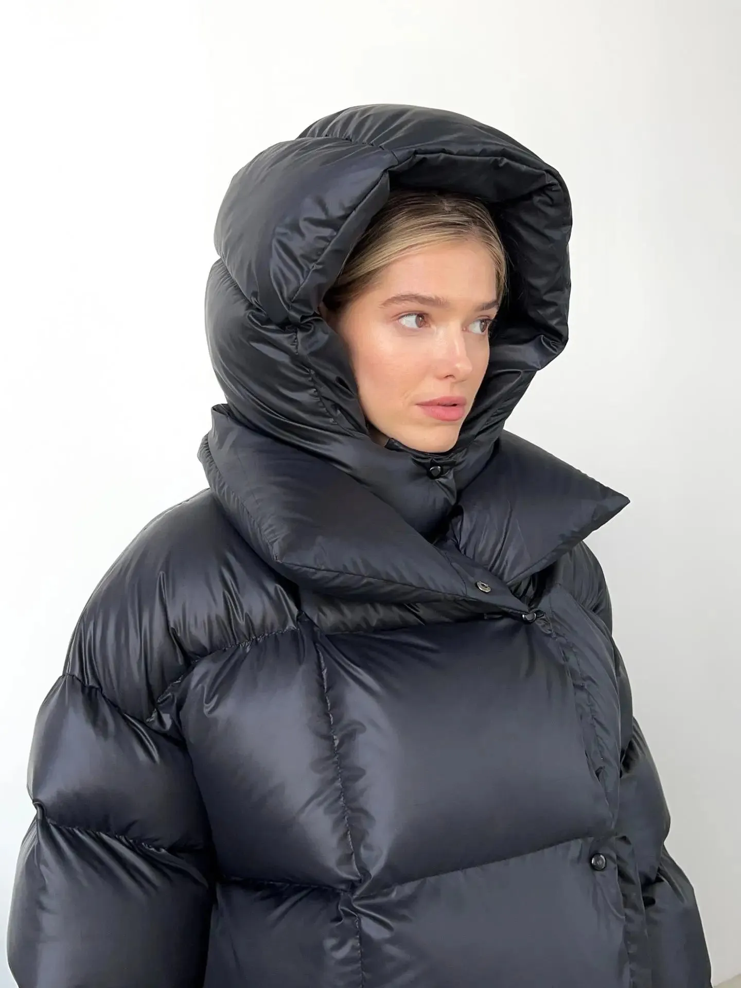 Hooded Inflated Puffer Jacket for Outdoor Winter Events