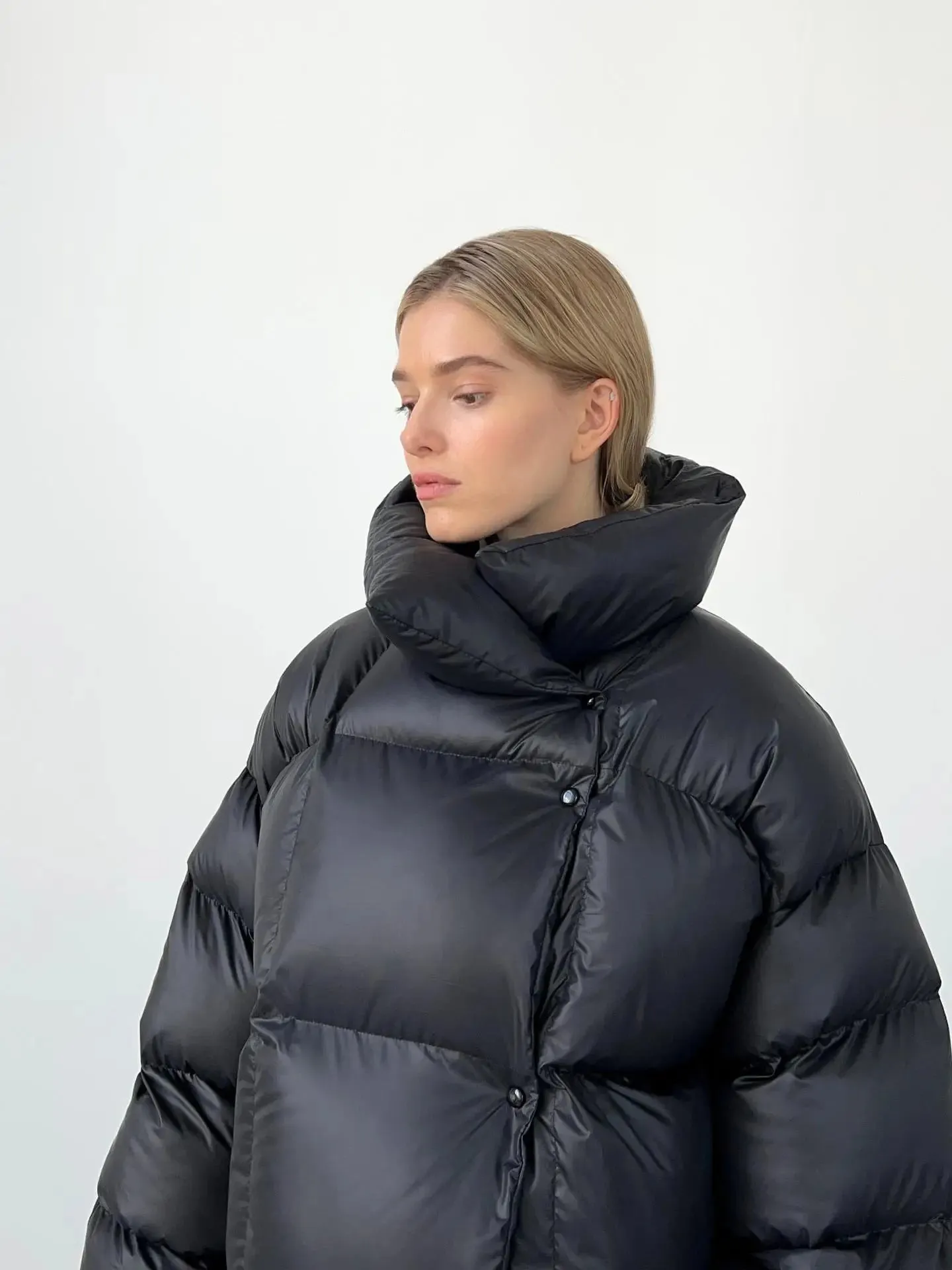 Hooded Inflated Puffer Jacket for Outdoor Winter Events