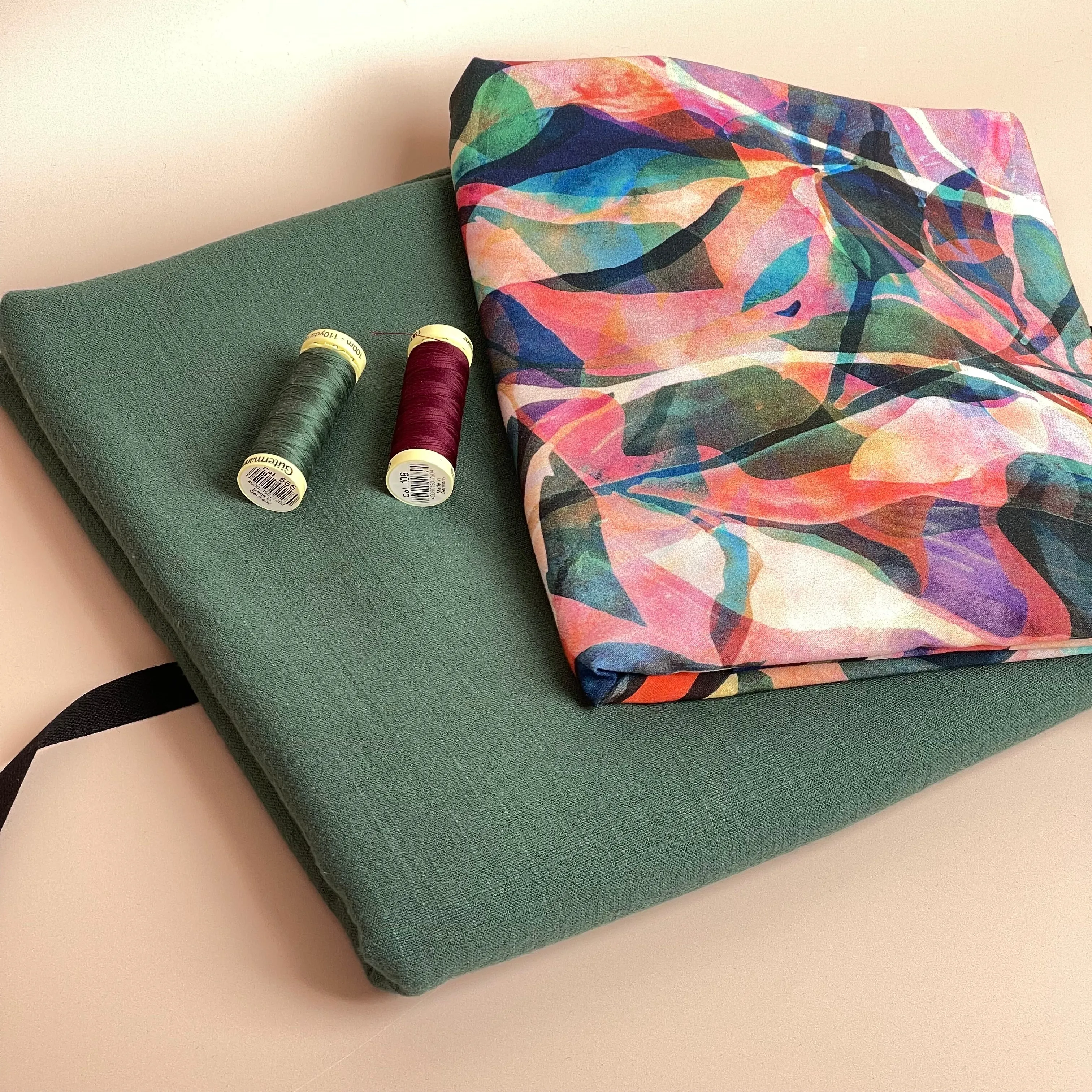 Make an Outfit Colour Bundle - Painted Foliage Forest Viscose with Bottle Green Flow Linen